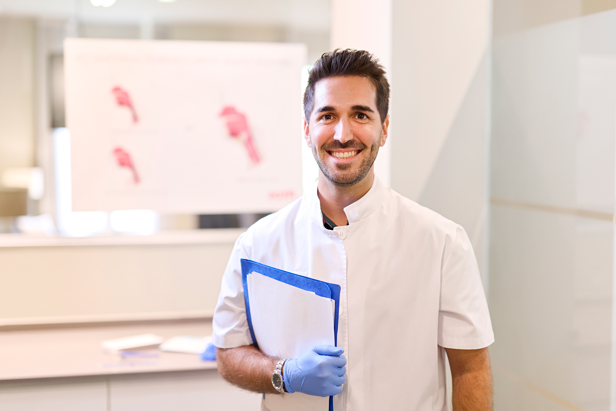 atos-medical-hcp-in-clinic-smile-3_tracheoexpert