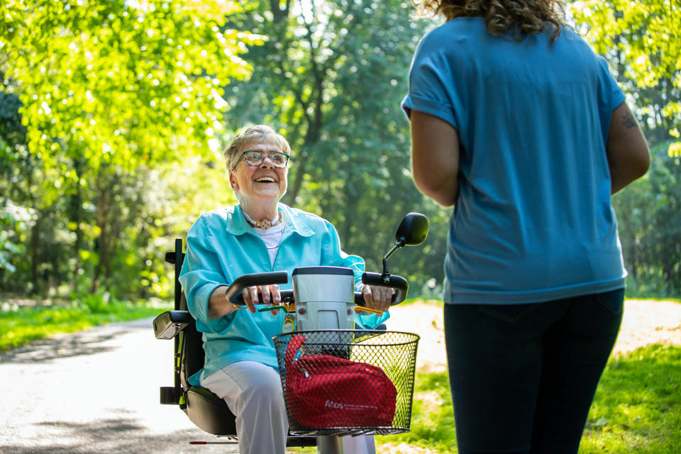 woman using freevent dualcare outdoors using electryc cycle
